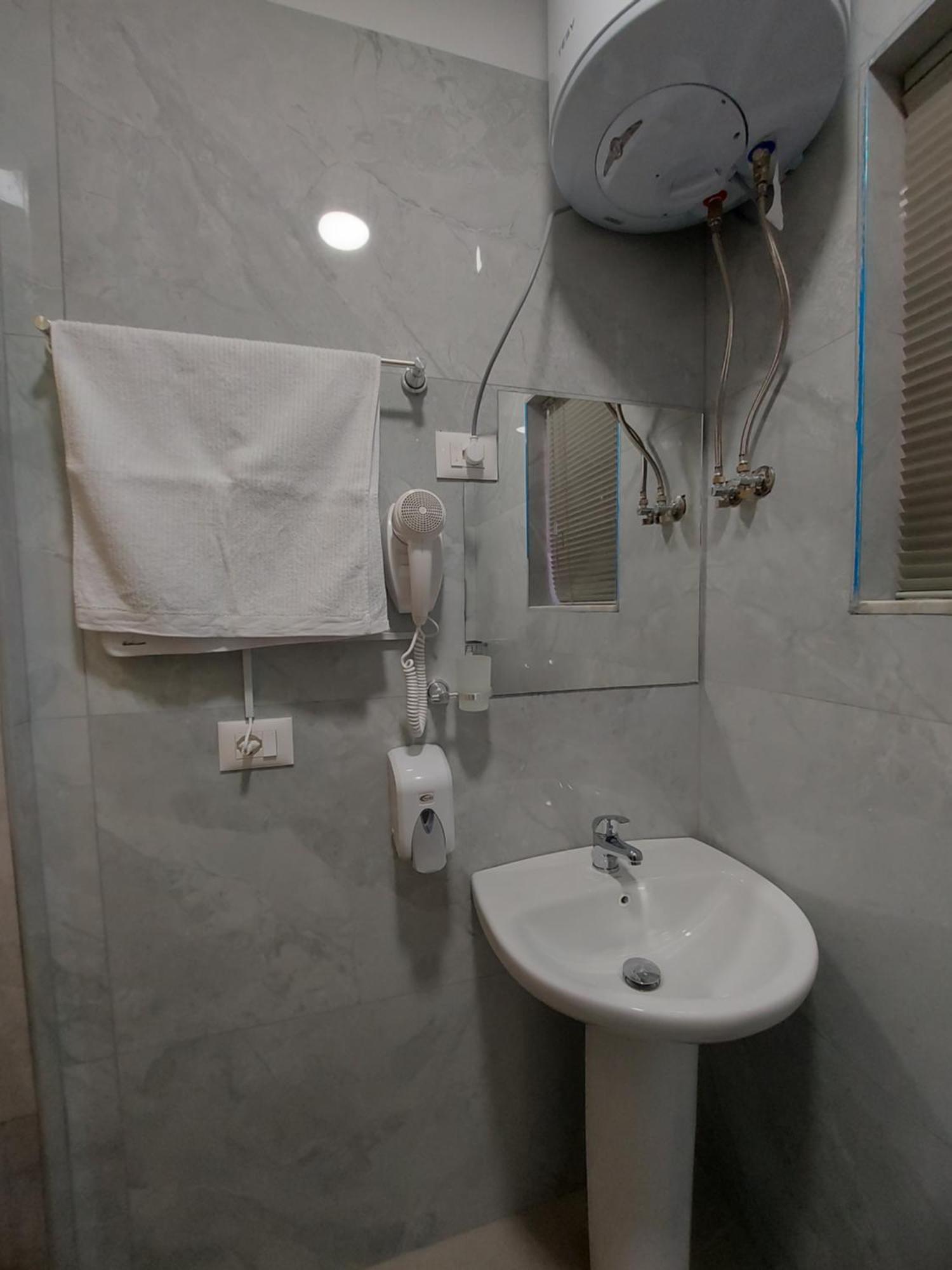 Hotel Center Cozy Nest Tirana Exterior foto